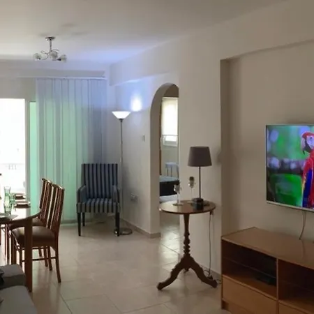 A Lovely 3 Bedroom App Lägenhet Larnaca