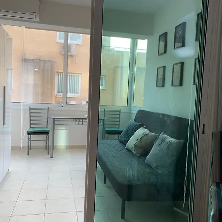 Lägenhet A Lovely 3 Bedroom App Larnaca